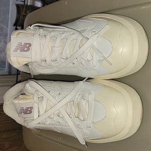 New Balance CT302 mens 9.5/womens 11